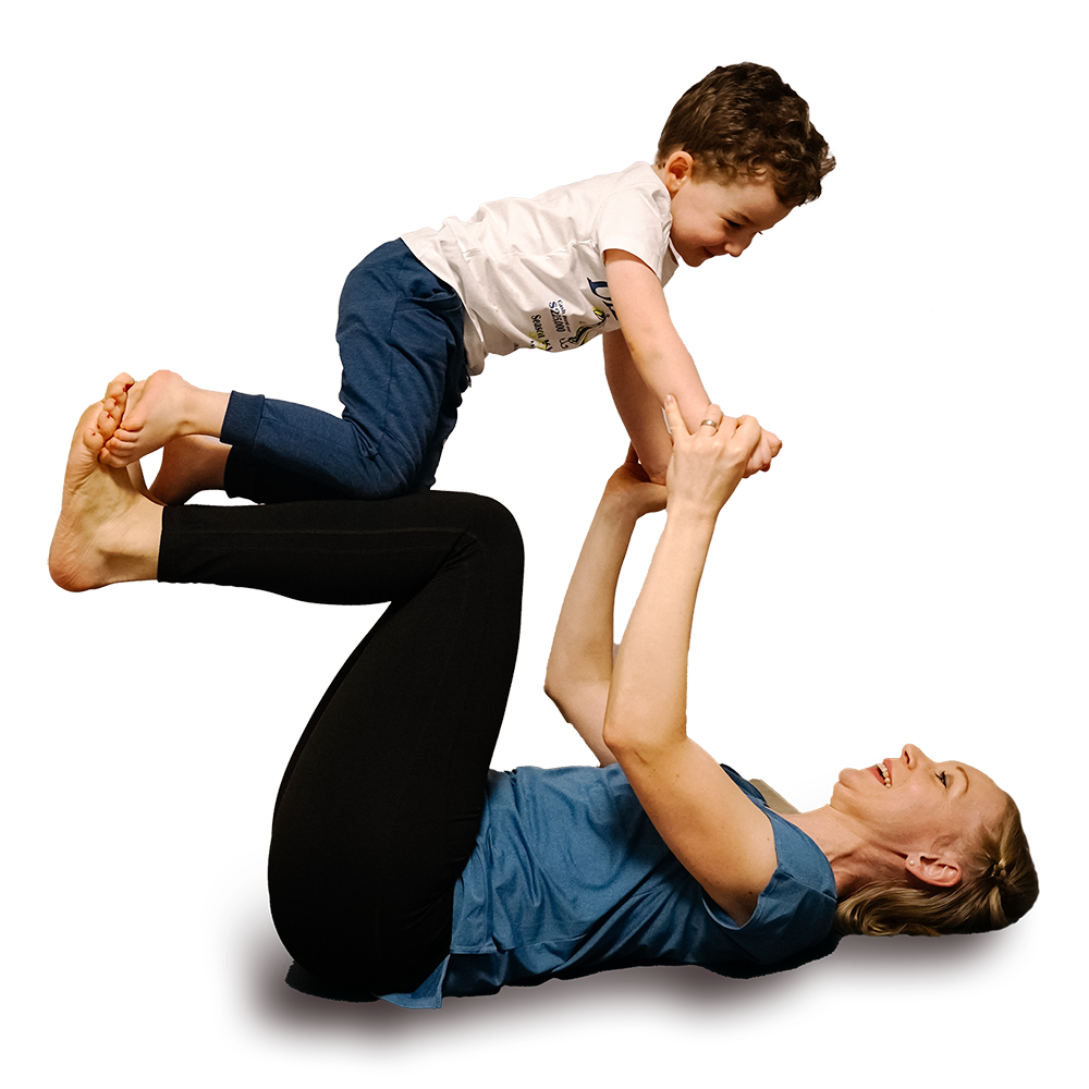 Elena-Agapova-mit-Sohn-Yoga-für Kids-Schwangere-Faszien-Kursleiterin-Deutschland-fyndery-de-Eningen-unter-Achalm